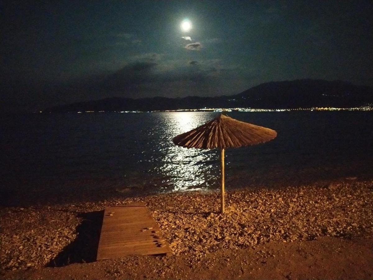 Nafpaktos Beach Apartment Rum bild